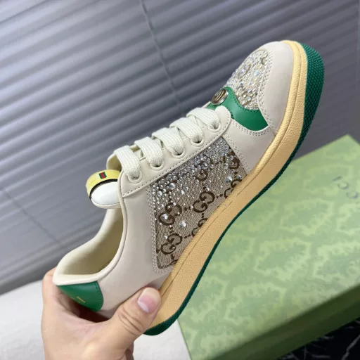 GucciLatest rhinestone sports shoes; casual shoes; small dirty shoesZP developed pure original version; metal double G crystal cylindrical label; bling bling hot diamond surface~~Original frosted cowhide fabric, old flower cloth hot diamond surface, original cowhide lining, foot pad latex injection molding, original TPU outsole (lower layer wide, upper layer narrow)