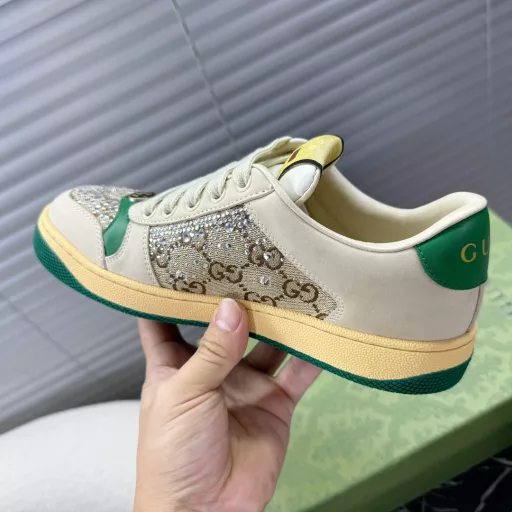 GucciLatest rhinestone sports shoes; casual shoes; small dirty shoesZP developed pure original version; metal double G crystal cylindrical label; bling bling hot diamond surface~~Original frosted cowhide fabric, old flower cloth hot diamond surface, original cowhide lining, foot pad latex injection molding, original TPU outsole (lower layer wide, upper layer narrow)