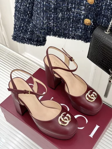 Gucc* classic spring and summer catwalk rhinestone double GSky-high waterproof platform high-heeled sandalsG is always impressive in terms of high-end feelingIt looks quite simpleBut it looks very high-end and sexyYou can easily match it to show various styles👍The upper is made of calfskin/printed clothThe inner lining is mixed sheepskinImported leather sole from Italy