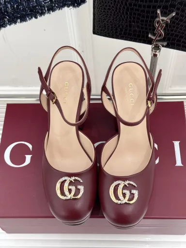 Gucc* classic spring and summer catwalk rhinestone double GSky-high waterproof platform high-heeled sandalsG is always impressive in terms of high-end feelingIt looks quite simpleBut it looks very high-end and sexyYou can easily match it to show various styles👍The upper is made of calfskin/printed clothThe inner lining is mixed sheepskinImported leather sole from Italy