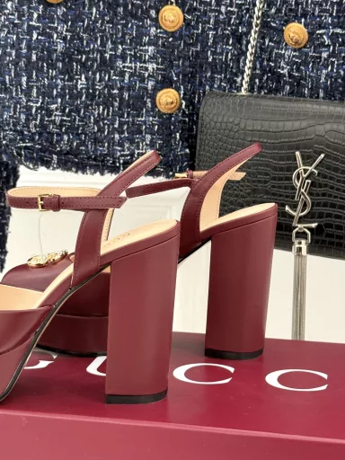 Gucc* classic spring and summer catwalk rhinestone double GSky-high waterproof platform high-heeled sandalsG is always impressive in terms of high-end feelingIt looks quite simpleBut it looks very high-end and sexyYou can easily match it to show various styles👍The upper is made of calfskin/printed clothThe inner lining is mixed sheepskinImported leather sole from Italy