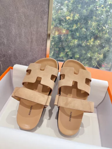 H 2022 Autumn and Winter New HERMES Hermes's recently popular couple's shoes - sandals, paired with various colorful socks, very trendyUpper: imported sheepskin deerskinInner lining: imported sheepskinOutsole: TPU non-slip wear-resistant outsole