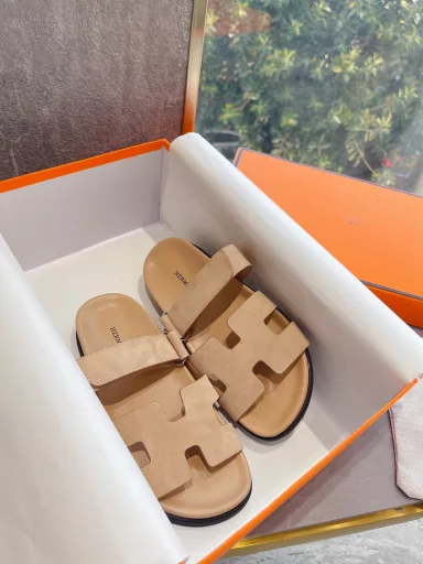 H 2022 Autumn and Winter New HERMES Hermes's recently popular couple's shoes - sandals, paired with various colorful socks, very trendyUpper: imported sheepskin deerskinInner lining: imported sheepskinOutsole: TPU non-slip wear-resistant outsole