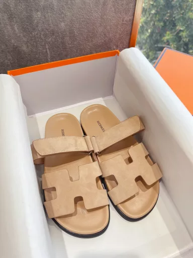 H 2022 Autumn and Winter New HERMES Hermes's recently popular couple's shoes - sandals, paired with various colorful socks, very trendyUpper: imported sheepskin deerskinInner lining: imported sheepskinOutsole: TPU non-slip wear-resistant outsole