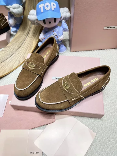 MIUMIU Miu Miu * 24/New thick-soled coin loafersThis year Miu is really popular. Different from the classic style! Increased heel height! Thick heel 6CM super easy to walk! Stretch your legs and height! The new thick sole of the counter can easily lengthen your legs. Imported open-edge pearl cowhide material, sheepskin lining, rich design details, a whole love to live