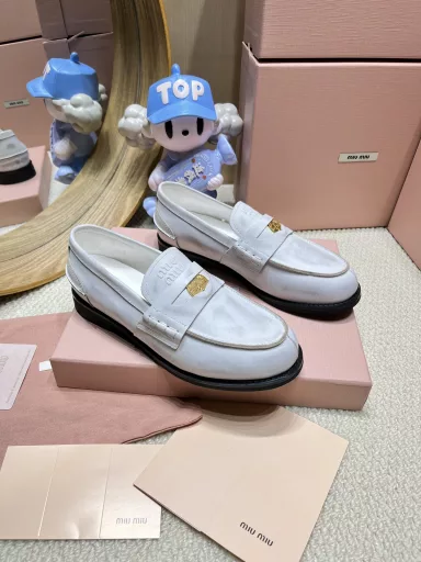 MIUMIU Miu Miu * 24/New thick-soled coin loafersThis year Miu is really popular. Different from the classic style! Increased heel height! Thick heel 6CM super easy to walk! Stretch your legs and height! The new thick sole of the counter can easily lengthen your legs. Imported open-edge pearl cowhide material, sheepskin lining, rich design details, a whole love to live
