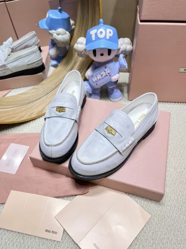 MIUMIU Miu Miu * 24/New thick-soled coin loafersThis year Miu is really popular. Different from the classic style! Increased heel height! Thick heel 6CM super easy to walk! Stretch your legs and height! The new thick sole of the counter can easily lengthen your legs. Imported open-edge pearl cowhide material, sheepskin lining, rich design details, a whole love to live