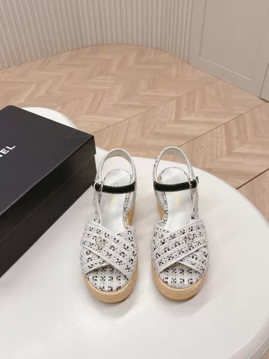 CHANEL Chanel 2025 new sandal slipper seriesClassic series Every style is great Diamond-shaped platform sandals and slippers Elegant and noble Comfortable and versatileUpper: sheepskin, woven fabricFoot pad: sheepskinSole: rubber outsole