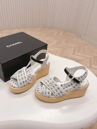 CHANEL Chanel 2025 new sandal slipper seriesClassic series Every style is great Diamond-shaped platform sandals and slippers Elegant and noble Comfortable and versatileUpper: sheepskin, woven fabricFoot pad: sheepskinSole: rubber outsole