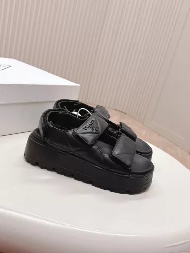 Prada 2025 Spring and Summer New Sandals Roman Thick-soled Velcro Sandals Slippers Latest catwalk style, classic upgrade Comfort and fashion coexist Every color combination looks good, designed to meet different style needsUpper: original custom cowhideLining: original custom sheepskin lining, cowhide foot padOutsole: original molded non-slip outsole