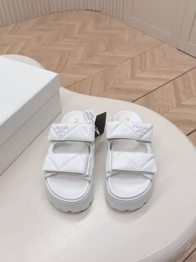 Prada 2025 Spring and Summer New Sandals Roman Thick-soled Velcro Sandals Slippers Latest catwalk style, classic upgrade Comfort and fashion coexist Every color combination looks good, designed to meet different style needsUpper: original custom cowhideLining: original custom sheepskin lining, cowhide foot padOutsole: original molded non-slip outsole