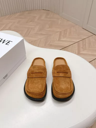 Loewe's new slippers LoeweCampoLoewe's new Campo Boken comes from the show. Continuing the brand designer Jonathan Anderson's consistent playfulness, the new Campo Mary Jane mules have a cute and interesting round toe with retro carved details, full of design senseFabric: imported cowhideGenuine leather outsole: heavy-duty multi-layered leather outsole