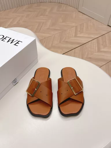 LOEWE 2025 latest belt buckle cross sandalsLoewe color matching sneakers! The minimalist style is really extreme, so versatile! You can look classy with any outfit, and the shoes are very light! Go shopping without any pressure! The biggest feature of this shoe is that it is extremely comfortable to wear!