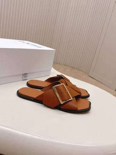 LOEWE 2025 latest belt buckle cross sandalsLoewe color matching sneakers! The minimalist style is really extreme, so versatile! You can look classy with any outfit, and the shoes are very light! Go shopping without any pressure! The biggest feature of this shoe is that it is extremely comfortable to wear!