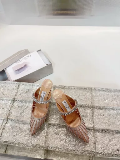 BING series 𝐉𝐈𝐌𝐌𝐘 𝐂𝐇𝐎𝐎 Full of diamondsPointed toe, shallow mouth, hot diamond upperClassic diamond decoration: dazzling, symbolizing sweet loveElegant stiletto heels: showing the elegant temperament of womenSoft mesh material: comfortable touch, high-quality texture