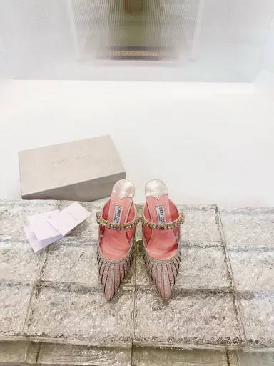 BING series 𝐉𝐈𝐌𝐌𝐘 𝐂𝐇𝐎𝐎 Full of diamondsPointed toe, shallow mouth, hot diamond upperClassic diamond decoration: dazzling, symbolizing sweet loveElegant stiletto heels: showing the elegant temperament of womenSoft mesh material: comfortable touch, high-quality texture