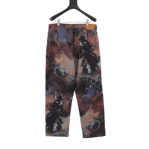 Supreme x Frank Frazetta FW24 WEEK15 Faux Shearling Lined Trucker Jacket Knight Snake-cutting Denim Printed Casual PantsCombining classic denim design with the artist's unique visual style. The most eye-catching item in this series. Full of personality when worn.Original purchase and development. High quality. Clothes are sampled and tested many times for printing and layout. Special positioning laser cutting. Time-consuming and labor-intensive. Customized genuine leather tags and buttons. Exclusive product