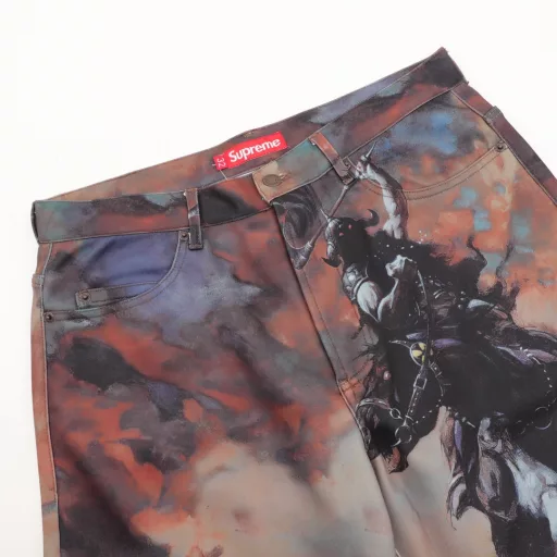 Supreme x Frank Frazetta FW24 WEEK15 Faux Shearling Lined Trucker Jacket Knight Snake-cutting Denim Printed Casual PantsCombining classic denim design with the artist's unique visual style. The most eye-catching item in this series. Full of personality when worn.Original purchase and development. High quality. Clothes are sampled and tested many times for printing and layout. Special positioning laser cutting. Time-consuming and labor-intensive. Customized genuine leather tags and buttons. Exclusive product