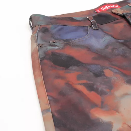 Supreme x Frank Frazetta FW24 WEEK15 Faux Shearling Lined Trucker Jacket Knight Snake-cutting Denim Printed Casual PantsCombining classic denim design with the artist's unique visual style. The most eye-catching item in this series. Full of personality when worn.Original purchase and development. High quality. Clothes are sampled and tested many times for printing and layout. Special positioning laser cutting. Time-consuming and labor-intensive. Customized genuine leather tags and buttons. Exclusive product