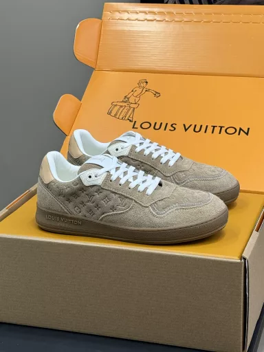 New LV STADIUM sneakersSuede texture, Maillard color scheme, really niceThe shoes are very soft and light, easy to holdThe colors are nice and versatile