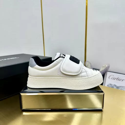 Chanel loafers~ Original calfskin panda shoesChanel 25C latest hit panda black and white sneakers casual sneakersChanel hot item classic black and white panda color coco girl must buy