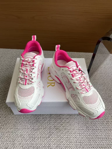 Dior Chrono's new casual sports shoes, running shoes, and dad shoes are really cool and futuristic! They are really cool! They once again interpret Dior's cool and fashionable concept. Lucky stars bless you with good luck. The new EVA sole is super light and soft.