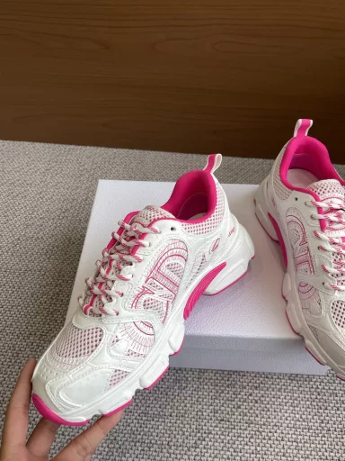 Dior Chrono's new casual sports shoes, running shoes, and dad shoes are really cool and futuristic! They are really cool! They once again interpret Dior's cool and fashionable concept. Lucky stars bless you with good luck. The new EVA sole is super light and soft.