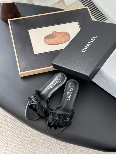 Chanel Vintage Series SandalsSimple but not simplistic, especially slim feet.Customized upper, sheepskin lining, genuine leather outsole.