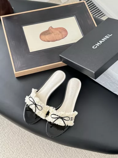 Chanel Vintage Series SandalsSimple but not simplistic, especially slim feet.Customized upper, sheepskin lining, genuine leather outsole.