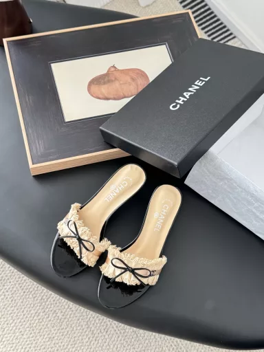 Chanel Vintage Series SandalsSimple but not simplistic, especially slim feet.Customized upper, sheepskin lining, genuine leather outsole.