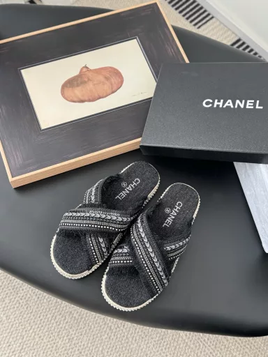 Chanel 24P new cross slippersVery comfortable to wear, suitable for daily commutingThe upper is made of nylon, very soft