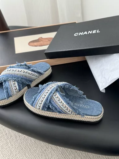 Chanel 24P new cross slippersVery comfortable to wear, suitable for daily commutingThe upper is made of nylon, very soft