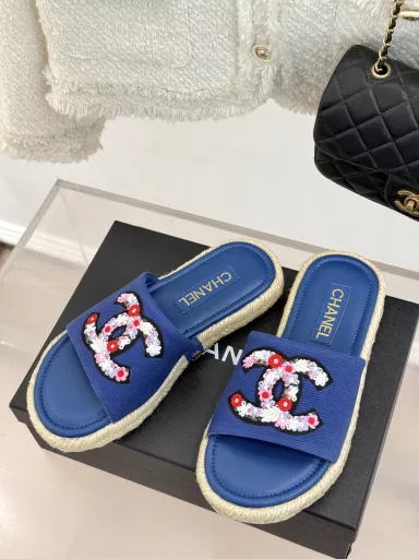 CHANE* | Chanel 25P Spring and Summer New ProductDouble C Hemp Rope Sole Fisherman SlippersEvery year I look forward to Chanel's Fisherman SlippersThe color is very summery and the style is really classicThis simple slipper is really beautiful!The classic double C logo is matched with a hemp rope bottomThe design is not only height-enhancing but also very comfortable to wear!The fabric is made of imported lambskinThe lining and foot pads are made of lambskin