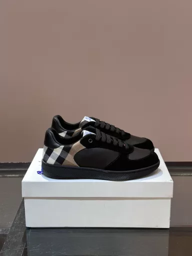 Burberry 2024 🆕Ss men's classic low-top sneakers, made of top-grain cowhide, decorated with a brand new brand logo. Top-grain cowhide pads, heels decorated with Burberry letter embossed logo, TPU original outsole