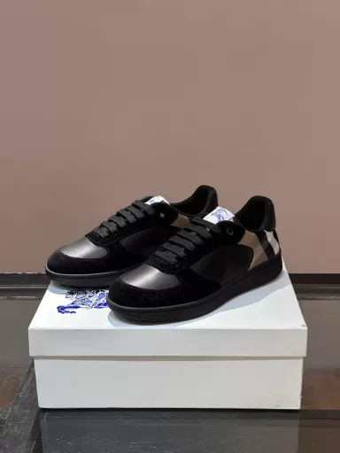 Burberry 2024 🆕Ss men's classic low-top sneakers, made of top-grain cowhide, decorated with a brand new brand logo. Top-grain cowhide pads, heels decorated with Burberry letter embossed logo, TPU original outsole