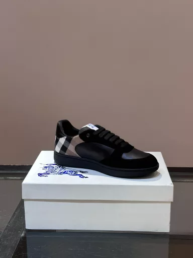 Burberry 2024 🆕Ss men's classic low-top sneakers, made of top-grain cowhide, decorated with a brand new brand logo. Top-grain cowhide pads, heels decorated with Burberry letter embossed logo, TPU original outsole