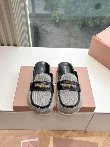 Miu Miu 2025 Spring and Summer Series Thick-soled Closed-toe Muller Velcro Slipper SandalsZp Development Original Disassembly Matching Edition Miu is really too girly