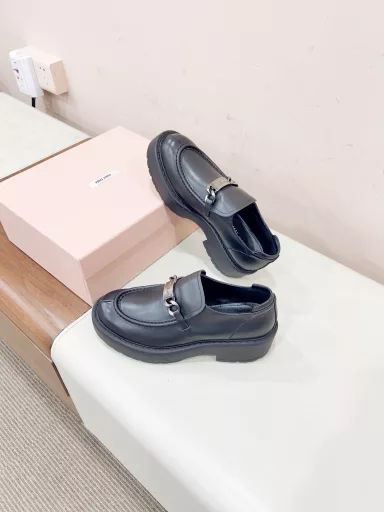 MiuMiu 2024 Spring and Summer New LoafersOriginal 1:1 development, the favorite of celebrities and influencers, skin-friendly autumn must-have, simple and sexy upper designWith original packaging