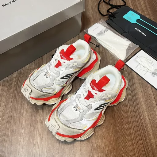 Balenciaga CARGO round-toe lace-up Bigfoot.Balenciaga created a pair of shoes that are born for wide-leg Cargo. In terms of appearance design, in addition to the 