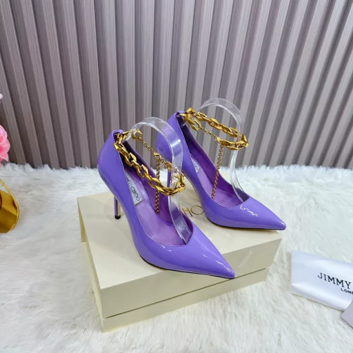 JIMMY CHOO💝💝💝 is a very comprehensive and distinguished fashion lifestyle brand. It has the same straps as the ladies' high-heeled, mid-heeled, and flat-heeled sandals worn by big fashion bloggers and celebrities in Hong Kong and the United States.Australian pointed toe, round toe, and square toe series are simply beautiful. Fall in love with elegance and playful futuristic feeling. You want to have them immediately after just one look, but a pair of exquisite high heels is something you can think about~ …