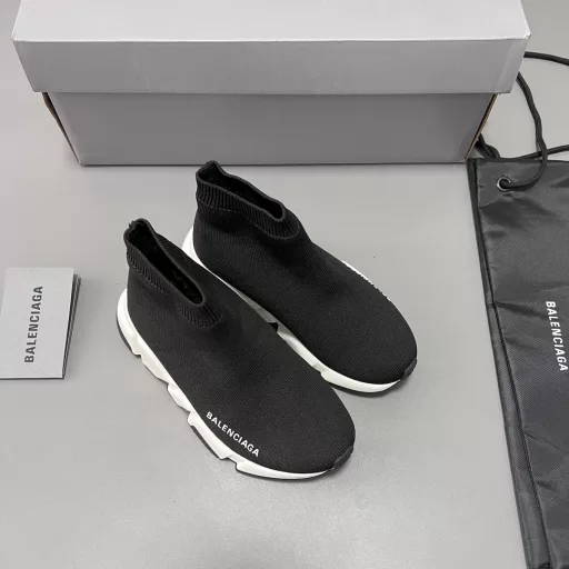 Balenciaga wool flying woven bootsSpeed ​​1.0 version brand new socks shoes original goods, definitely not the general versionFlying woven surface tightly woven TPU sole embossed LOGO full set packaging.