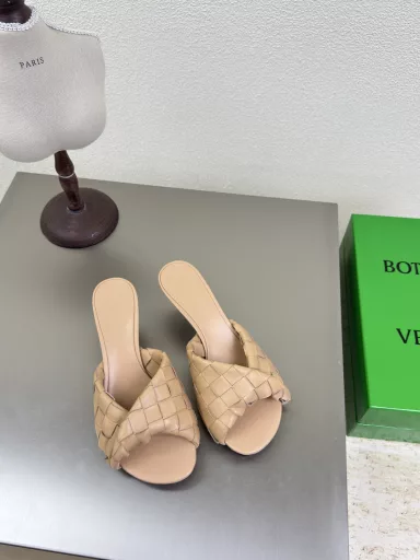 BV Blink series slippers15mm braided single shoes, hand-woven leatherVersion: gold braidedThis classic style is simply the latest ceiling of BVTwo-color color is versatile