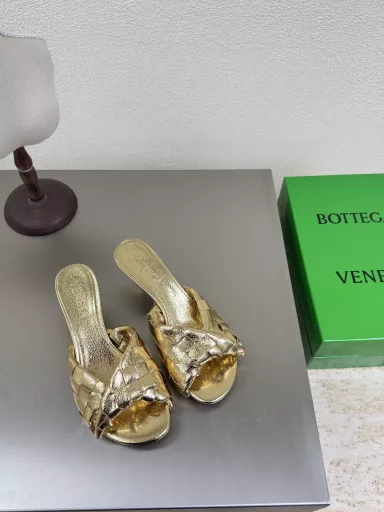 BV Blink series slippers15mm braided single shoes, hand-woven leatherVersion: gold braidedThis classic style is simply the latest ceiling of BVTwo-color color is versatile