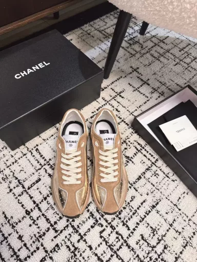 Chanel classic sneakersSuper internet celebrity series! Many internet celebrities wear them, and the counters are super popular〰️〰️The world of Chanel has always been a dream for girls. The simple partition design is super interpretation of multiple texture effects. The most eye-catching LOGO double C is also super loved. It looks good no matter how you match it with your feet, and the effect is completely amazing ✔✔✔I must recommend you to buy this one⚡️⚡️The upper is made of Bangladesh environmentally friendly leather and the original private model TPU outsole