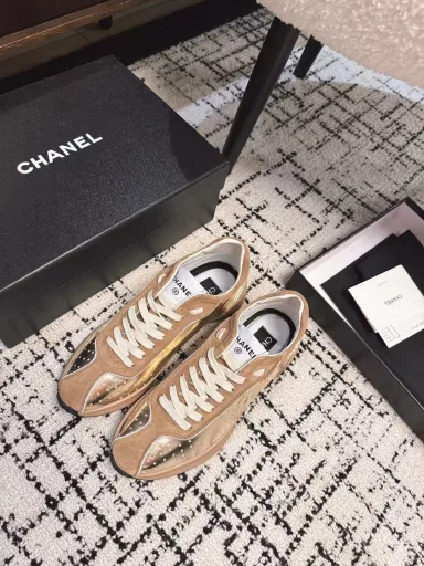 Chanel classic sneakersSuper internet celebrity series! Many internet celebrities wear them, and the counters are super popular〰️〰️The world of Chanel has always been a dream for girls. The simple partition design is super interpretation of multiple texture effects. The most eye-catching LOGO double C is also super loved. It looks good no matter how you match it with your feet, and the effect is completely amazing ✔✔✔I must recommend you to buy this one⚡️⚡️The upper is made of Bangladesh environmentally friendly leather and the original private model TPU outsole