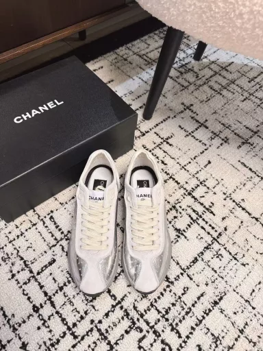Chanel classic sneakersSuper internet celebrity series! Many internet celebrities wear them, and the counters are super popular〰️〰️The world of Chanel has always been a dream for girls. The simple partition design is super interpretation of multiple texture effects. The most eye-catching LOGO double C is also super loved. It looks good no matter how you match it with your feet, and the effect is completely amazing ✔✔✔I must recommend you to buy this one⚡️⚡️The upper is made of Bangladesh environmentally friendly leather and the original private model TPU outsole