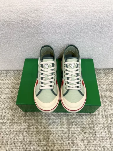 Top catwalk new B V canvas shoes classic retro casual sports shoes～～～～～～Spring top-tier reservation Xiaohongshu hot style celebrity Internet celebrity street style catwalk styleImported canvas for shoes Fashionable color matching Original 1:1 mold TPU trademark Non-slip wear-resistant outsole Your spring C-position combat boots are in place