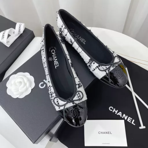 Chanel——Classic color-blocked ballet shoes⚠Fashionable catwalk style❤M After many years, it still attracts fans…Mixed colors, embellished with bows, interpret fashion! It looks good no matter how you match it!