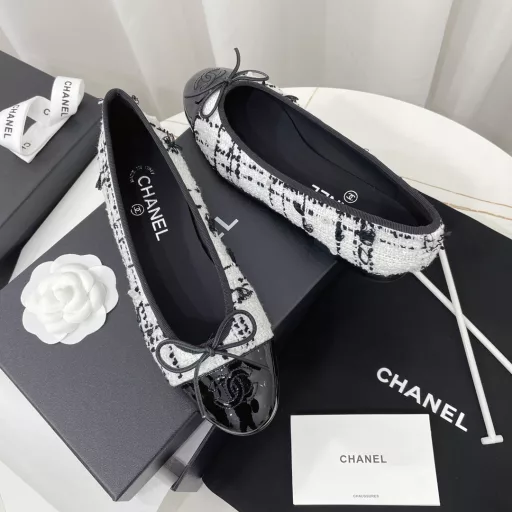 Chanel——Classic color-blocked ballet shoes⚠Fashionable catwalk style❤M After many years, it still attracts fans…Mixed colors, embellished with bows, interpret fashion! It looks good no matter how you match it!