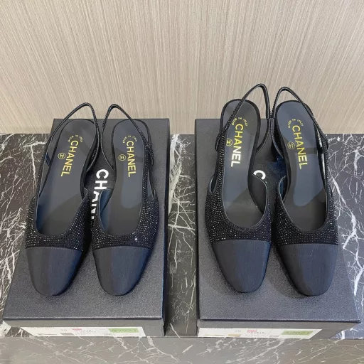 Chanel——The latest rhinestone thick-heeled sandals for spring and summer⚠Fashionable catwalk style❤Full rhinestone upper, hollow toe style on the inside, small logo embellishment, fashionable interpretation! A series that looks good no matter how you match it!